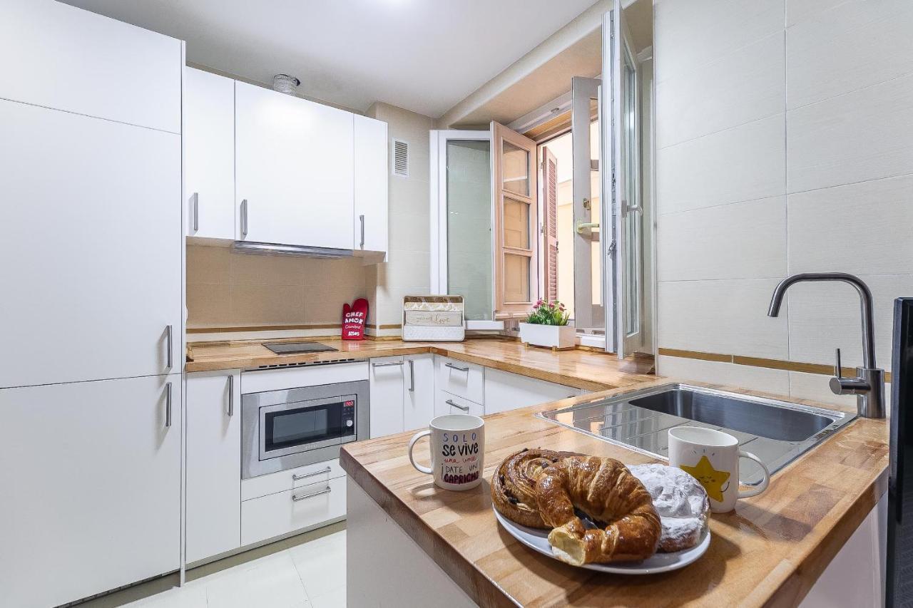 Central Malaga Apartment At Mitjana Plaza Exterior foto